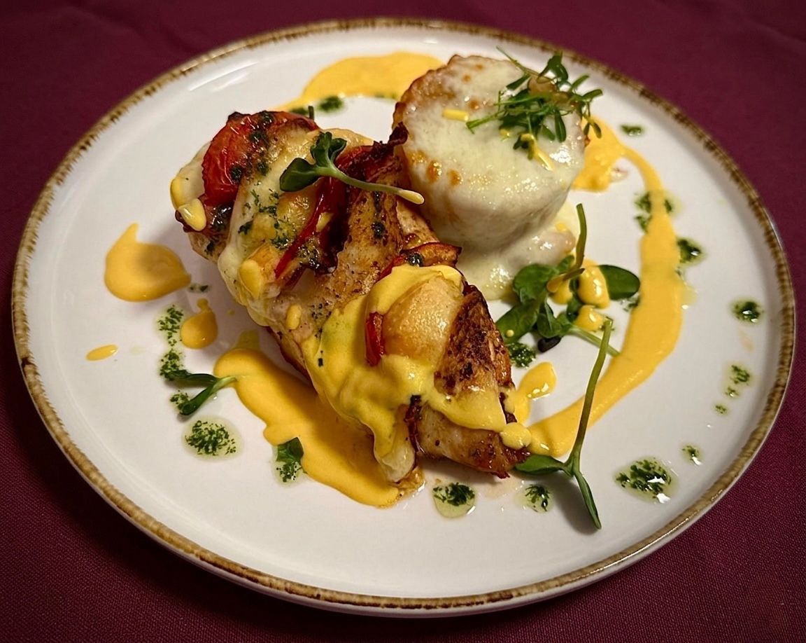 Pui crestat cu rosii, cascaval si bacon